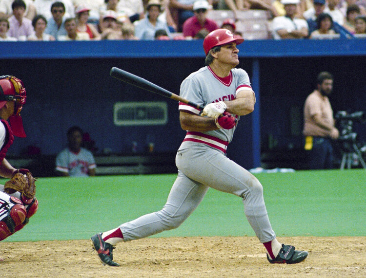 Pete rose playing baseball