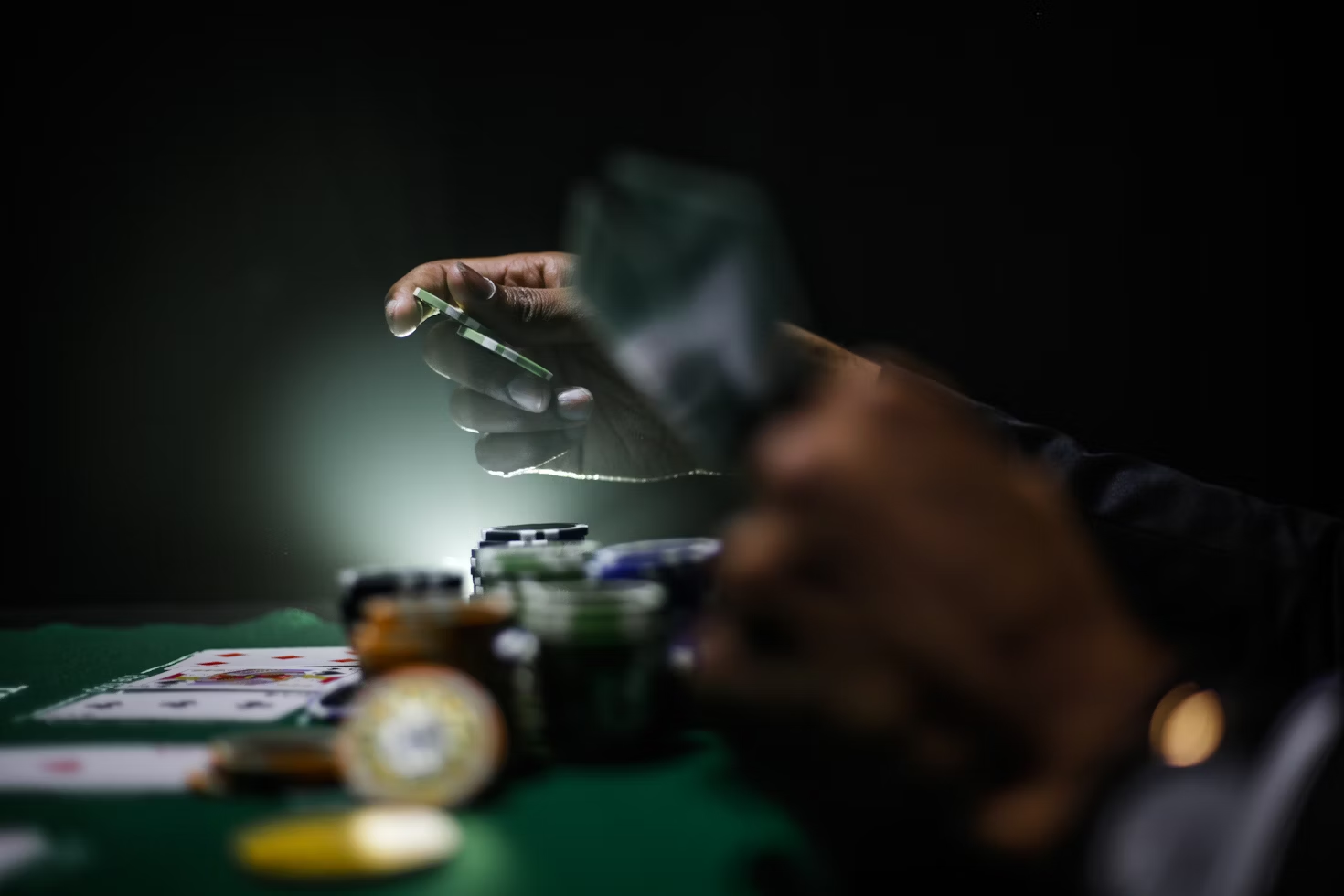 Poker chips — illustration for arbitrage betting legality and risk