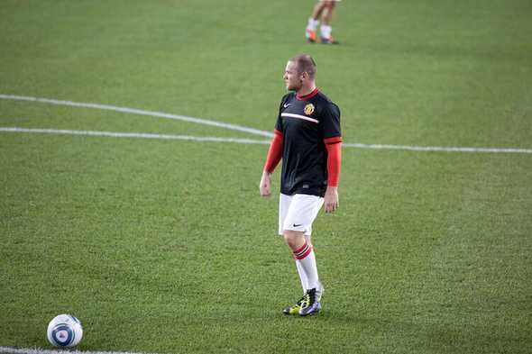 Wayne Rooney warming up